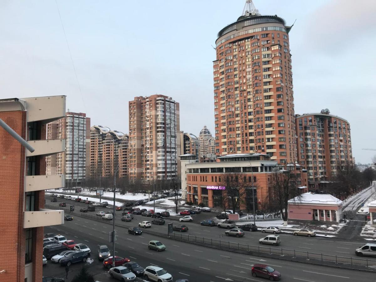 Sunny Overlooking The Royal Village Apartment Kyiv